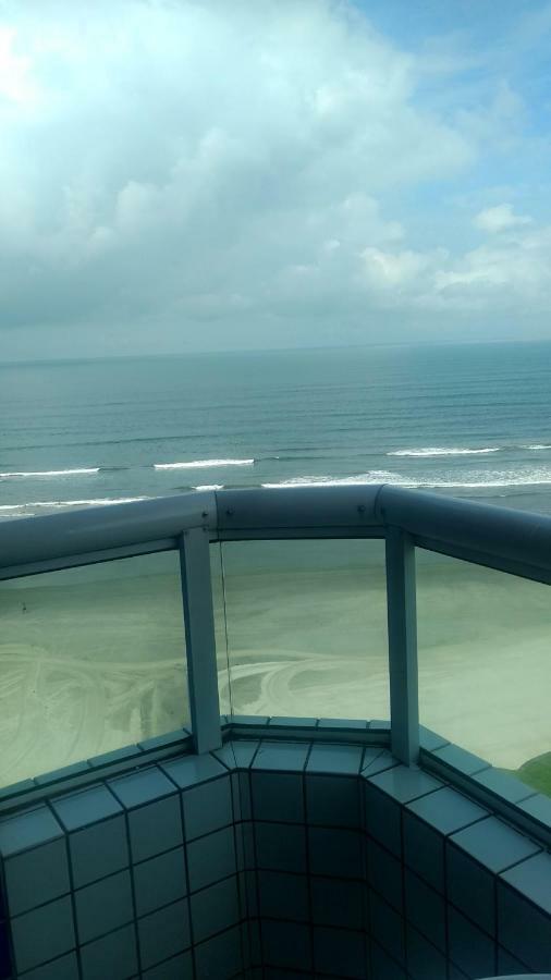 Belo Apartamento Com Vistas Para O Mar - Pe Na Areia - Churrasqueira Na Varanda Praia Grande  Bagian luar foto